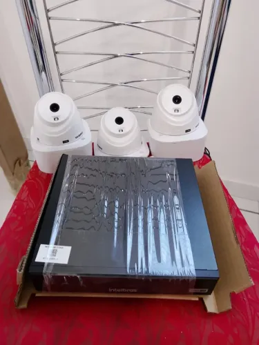 DVR Intelbras + 03 Câmeras