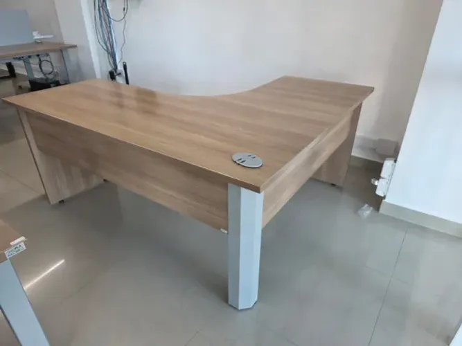 Mesa de Escritório em L