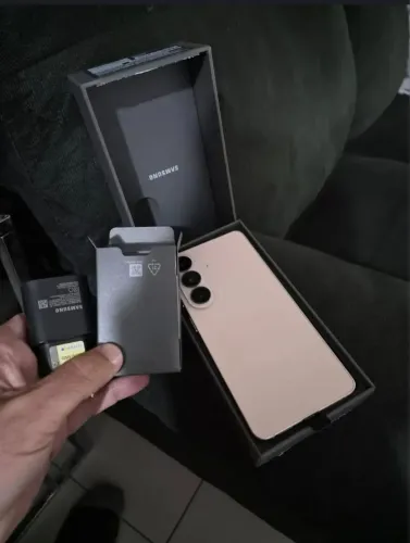 S26 256 gb Rosé/dourado (cor exclusiva site da samsung) completo, nf e garantia ate 2027