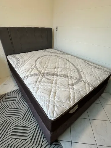 Vendo Cama Box Casal com Colchão e Cabeceira