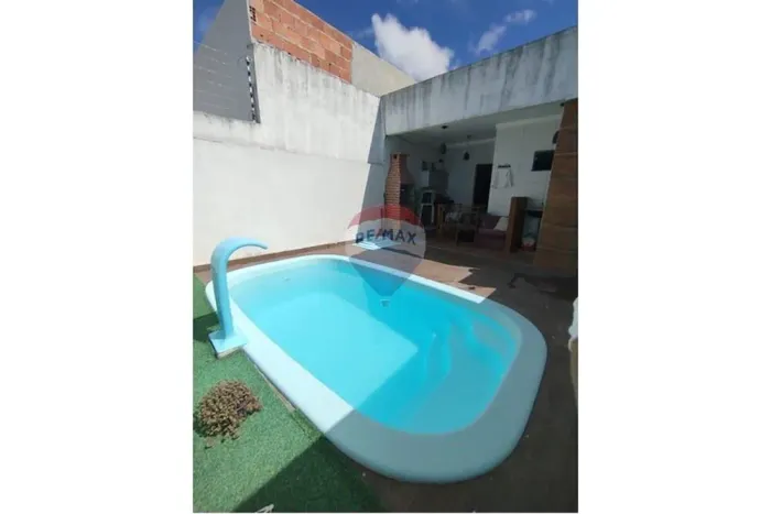 Casa a VENDA no Nova Santa Lúcia com 2/4 e piscina!