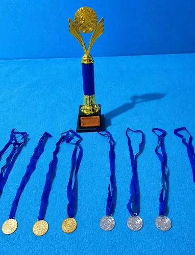 1 troféu e 12 medalhas (6 dourada e 6 prata)