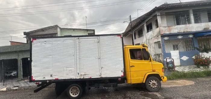 Frete preço justo 24 horas disponível urgente caminhão baú grande