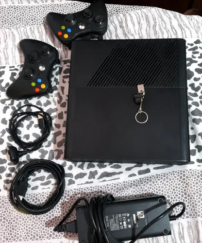 Xbox 360 Super Slim - Completo