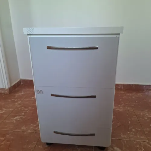 Vendo Gaveteiro de 03 gavetas com rodizios material de alta qualidade era do SEST/SENAT