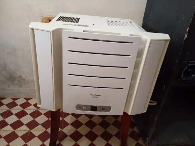 Ar de janela Springer Midea 10 mil BTUs