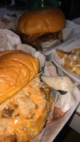 VENDO HAMBURGUERIA CONSOLIDADA