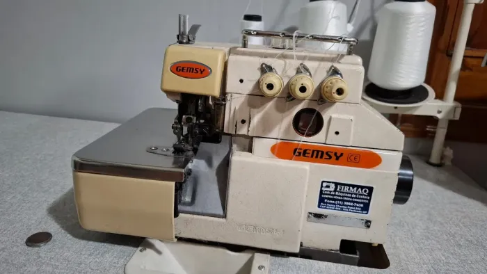 Maquina overlock