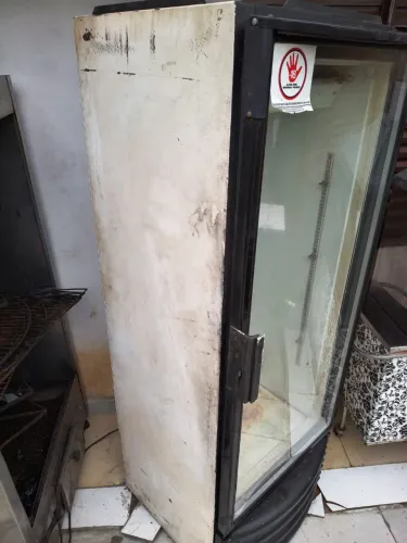 Vendo Expositor comercial de bebidas, modelo Metalfrio VB40
