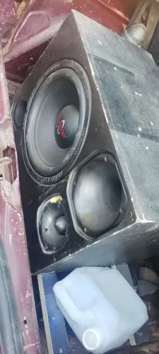VENDO CAIXA DE SOM , COM HARD POWER DE 12 POLEGADAS