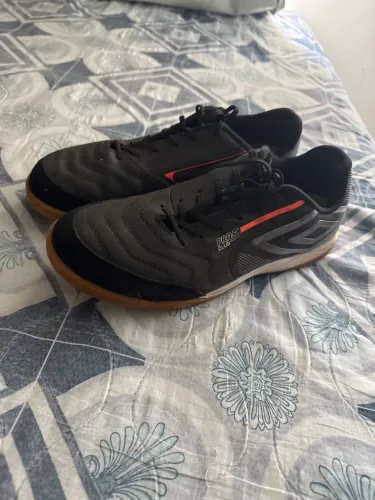 Chuteira pro 5 club preta(ótimo estado)
