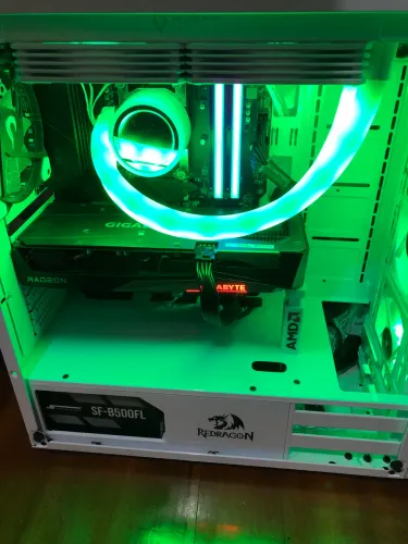 RX 7600 8gb gigabyte triple fan