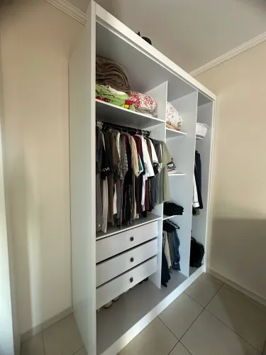 Closet modular 3 gavetas mais cabideiro e prateleiras 
