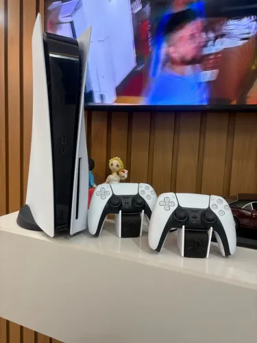 PS5 mídia física 2 controles 