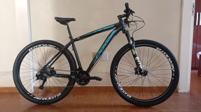 Bike Oggi hacker sport 19' quadro, suspensão e selim semi novos o restante todos são novos