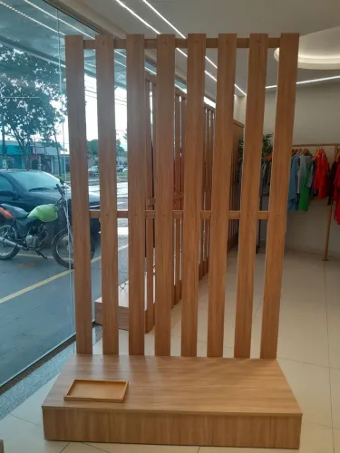 Pedestal con Rodinhas.