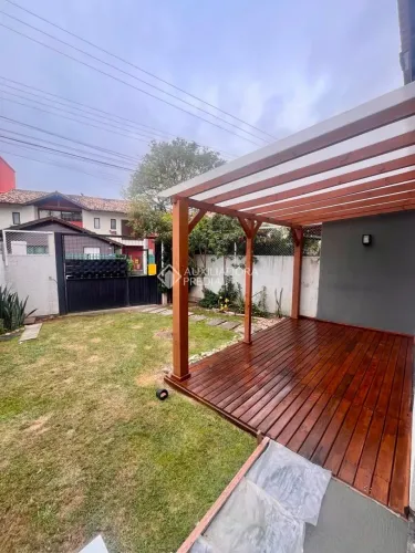 Casa com quatro dormitórios sendo duas suítes na lagoa.