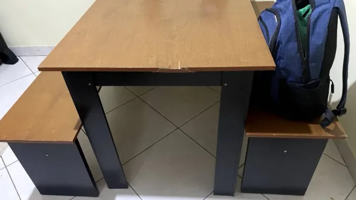 VENDO MESA DE JANTAR COM 2 BANCOS - Itararé, Maruípe