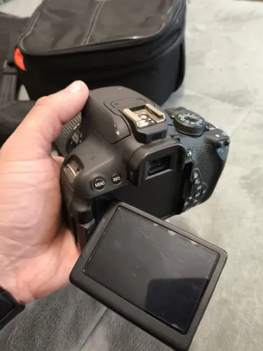Camera Canon T5 I + Lente 18-55 + Flash YN565EX II