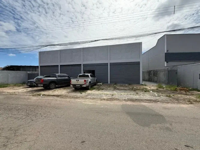 Setor Jardim Santo Antônio com 02 galpões interligados com 888 m² de terreno e 450m² de co