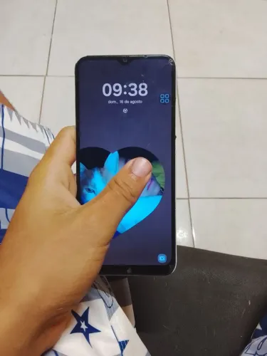 Vendo celular Samsung Galaxy a4e valor 450