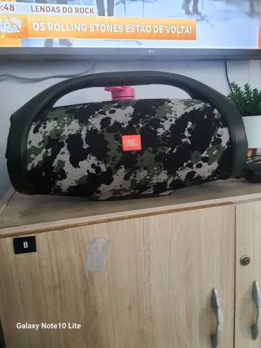Vendo Bombox 2 com carregador original