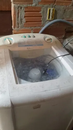 Máquina de lavar roupa Electrolux 10kg, com defeito parou de funcionar 