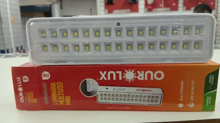 Luminária Multiuso Mini Emergência OuroLux 30 Leds a vista R$29,90