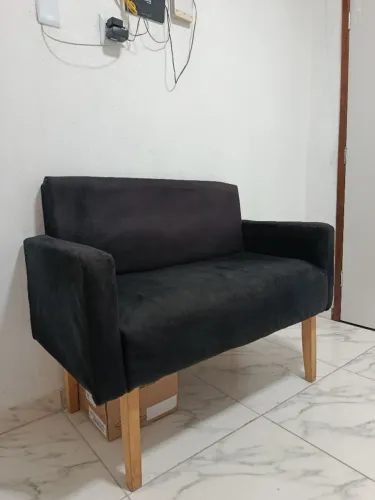Sofá de dois lugares preto