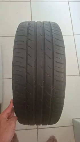 Roda de liga leve aro 17 com pneu 225/50 R17