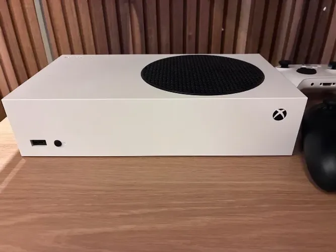 Xbox Series S + 2 Controles