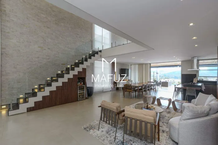 CASA CONTEMPORÂNEA COM 4 SUÍTES, PISCINA DE BORDA INFINITA E VISTA PARA A LAGOA DOS INGLES
