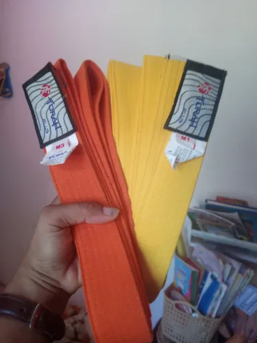 1 faixa laranja e 2 amarelas