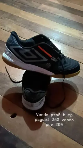 Vendo chuteira de futsal.. umbro