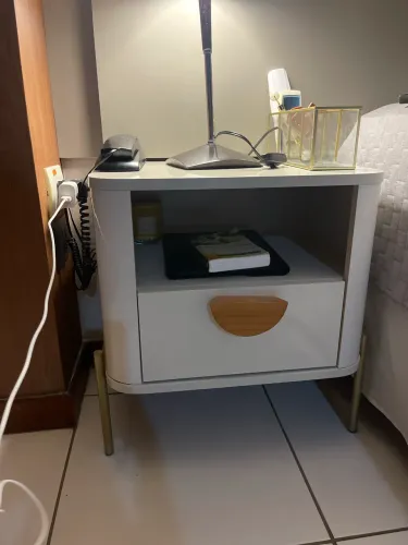 Mesa de cabeceira 2