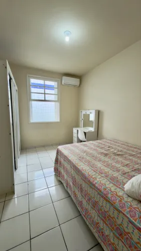 Quarto individual feminino próximo à Universidade Católica de Santos