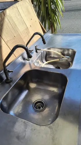 Bancada de inox com pia 2 cubas