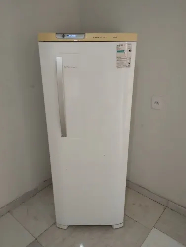Geladeira Electrolux semi nova 