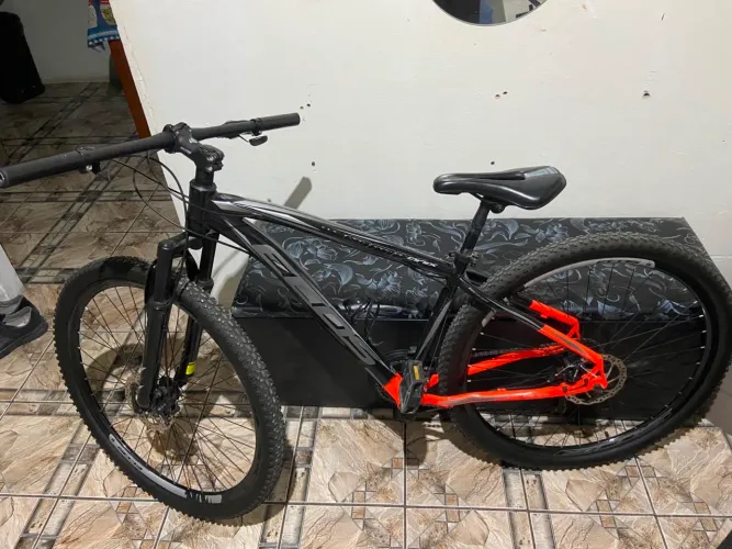 Vende-se bicicleta pouco usada