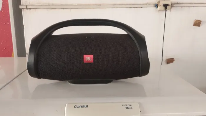 Vendo uma caixa de som boombox