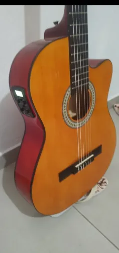 Vende um violão ?