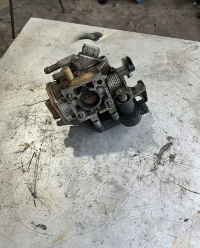TBI com bico do Peugeot 106 1.0