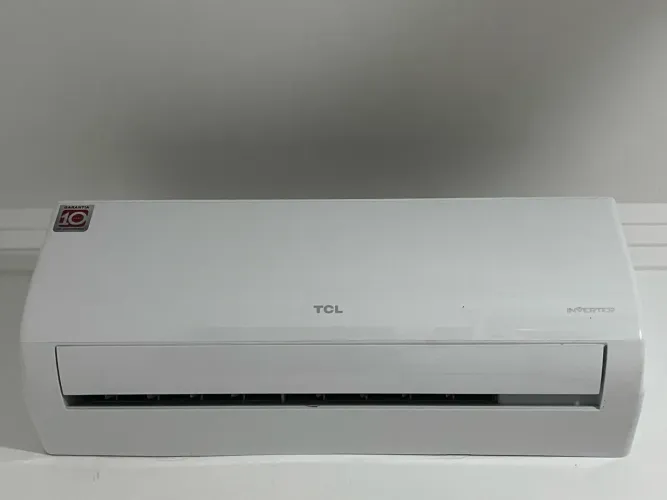 Ar condicionado TCL Inverter 9000 btus . Menos de 1 ano de uso