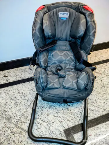Bebê conforto Burigotto e cadeira de elevação Cosco