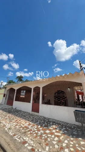 CASA À VENDA NO BOSQUE DUAS RESIDÊNCIAS NO MESMO LOTE!