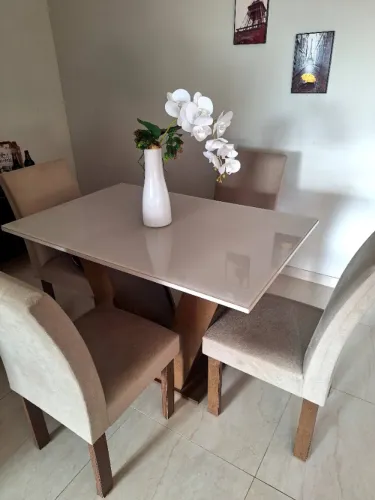 Mesa de jantar 4 lugares 