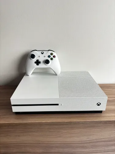 Xbox One 500GB - Completo e muito bem conservado