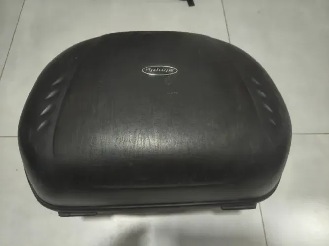Baú Givi - 45 litros - R$ 220,00.