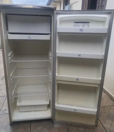 Vendo geladeira Eletrolux