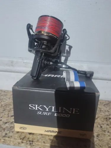 Molinete Skyline Surf 8000 com linha multifilamento